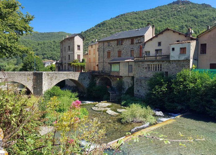 Sud Aveyron*** – Brusque